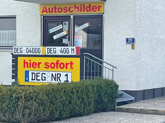 Schilderpartner für Autoschilder in Deggendorf 