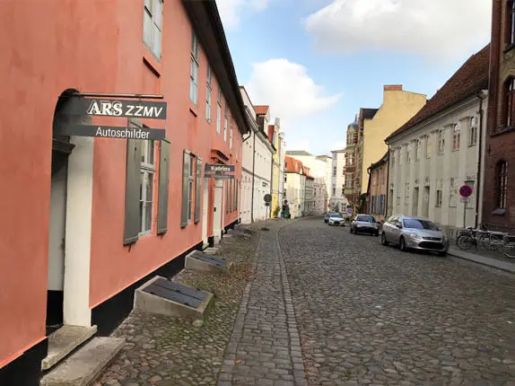 Außenansicht vom Kooperationspartner vom Auto Reflex Schilderdienst in Stralsund