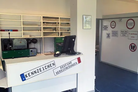 Innenansicht vom Kooperationspartner von Autoschilder Buffalo in Saarbrücken - Brebach