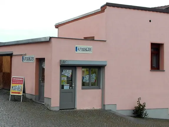 Außenansicht von Autoschilder Schmidt in Sangerhausen Außenansicht vom Kooperationspartner von Autoschilder Schmidt in Sangerhausen