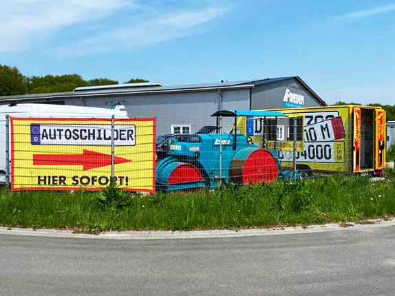 Außenansicht vom Kooperationspartner von Autoschilder Steininger in Aurich