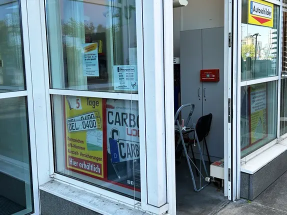 Außenansicht von Autoschilder & Zulassungen Buffalo in Neuss