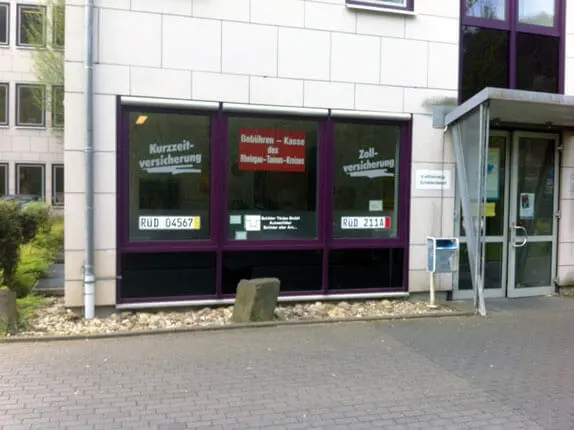 Außenansicht vom Kooperationspartner für Autoschilder bei Schilder Tönjes in Bad Schwalbach