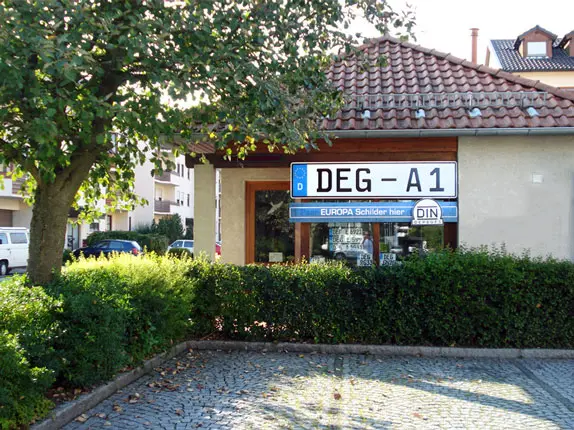 Außenansicht vom Kooperationspartner von Bavaria Autoschilder in Deggendorf