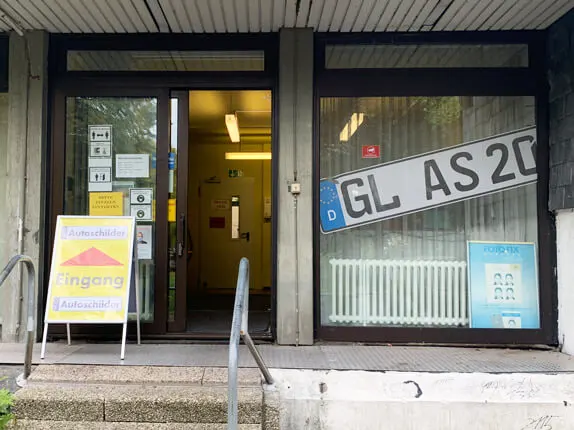 Außenansicht vom Kooperationspartner von Buffalo Autoschilder in Leichlingen