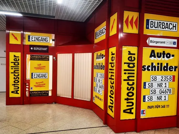 Außenansicht vom Kooperationspartner von Buffalo Autoschilder in Saarbrücken–Burbach