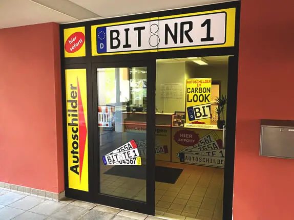 Außenansicht vom Kooperationspartner von Buffalo Autoschilder in Bitburg