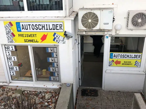 Außenansicht vom Kooperationspartner von Autoschilder Steininger in Wiesbaden