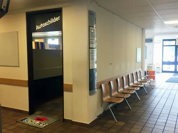 Innenansicht vom Kooperationspartner für Autoschilder Tönjes in Detmold