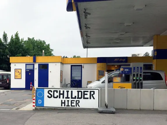 Außenansicht vom Kooperationspartner für Autoschilder bei Schilder Tönjes in Eggenfelden