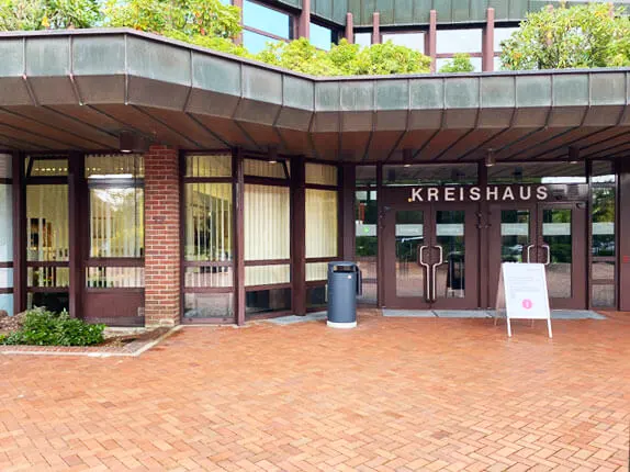 Außenansicht vom Kooperationspartner für Autoschilder Tönjes in Westerstede