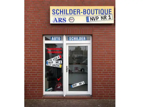 Außenansicht vom Kooperationspartner vom Auto Reflex Schilderdienst in Ribnitz