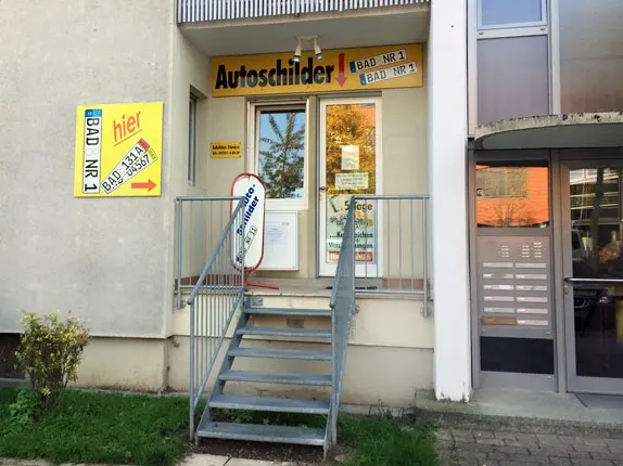 Außenansicht vom Kooperationspartner für Autoschilder Tönjes in Baden-Baden