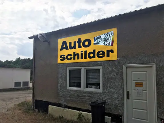 Außenansicht vom Kooperationspartner vom Auto Reflex Schilderdienst in Strausberg