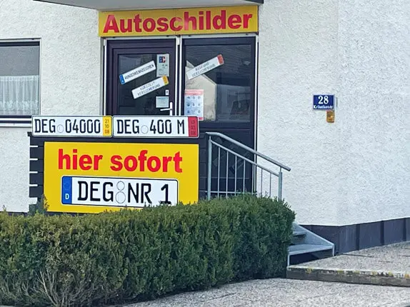 Außenansicht vom Kooperationspartner von Autoschilder Steininger in Deggendorf